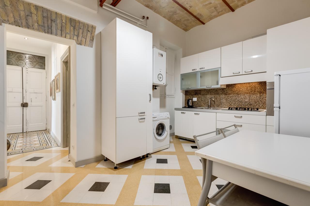 Monti Colosseum Apartment Rome Bagian luar foto